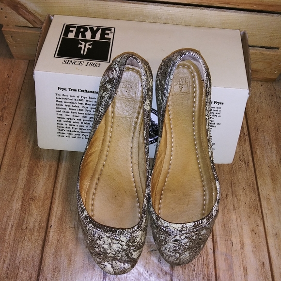 Frye Shoes - Frye flats size 8